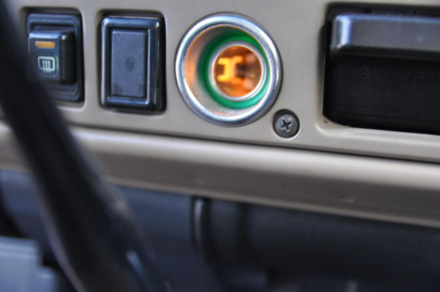Детали интерьера Toyota Land Cruiser 60 (FJ60) 1984 года  (NA) (фото 135 из 251)